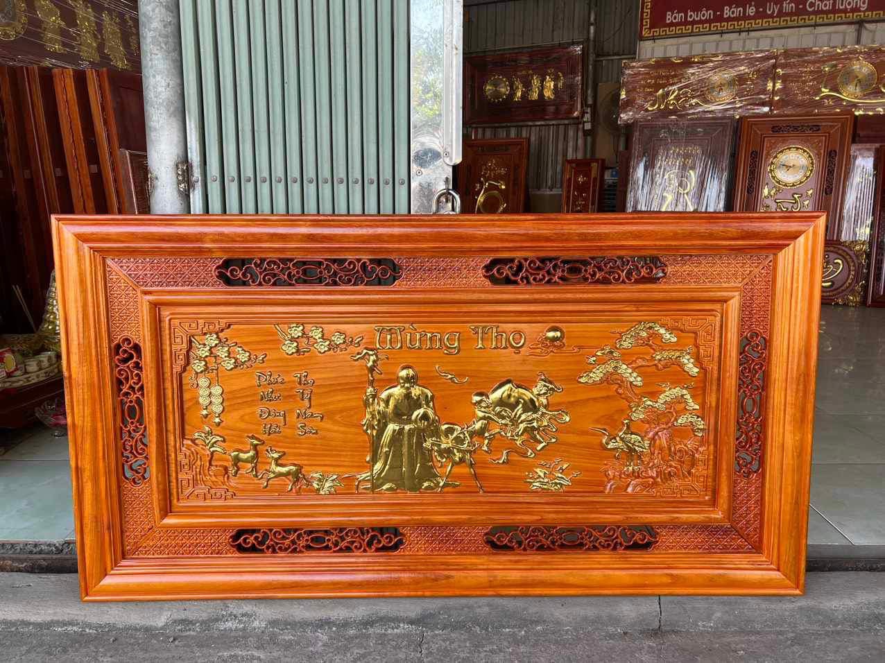 Tranh treo tường mừng thọ bằng gỗ hương đỏ rác vàng cao cấp