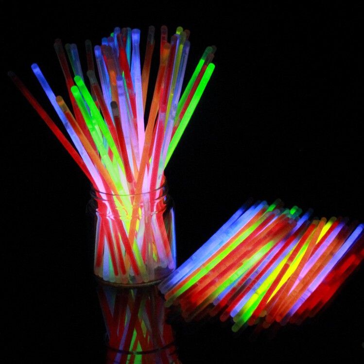 Que Phát Sáng ( Glow Stick ) - Ống 50 que