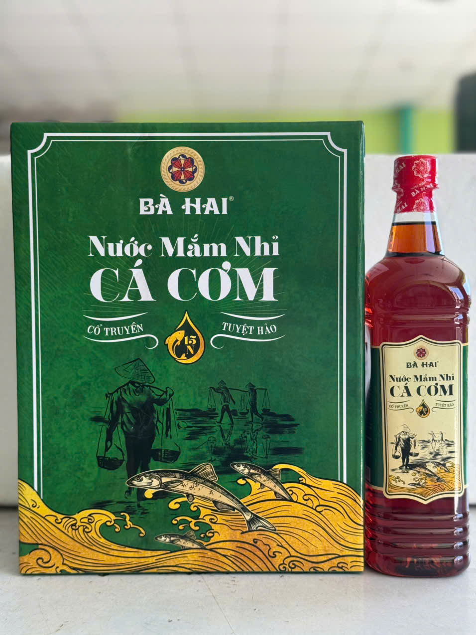 Thùng Nước Mắm Lít Bà Hai Dùng Để Kho Nấu Ăn 15 Độ Đạm ( 6 chai x 1 lít )