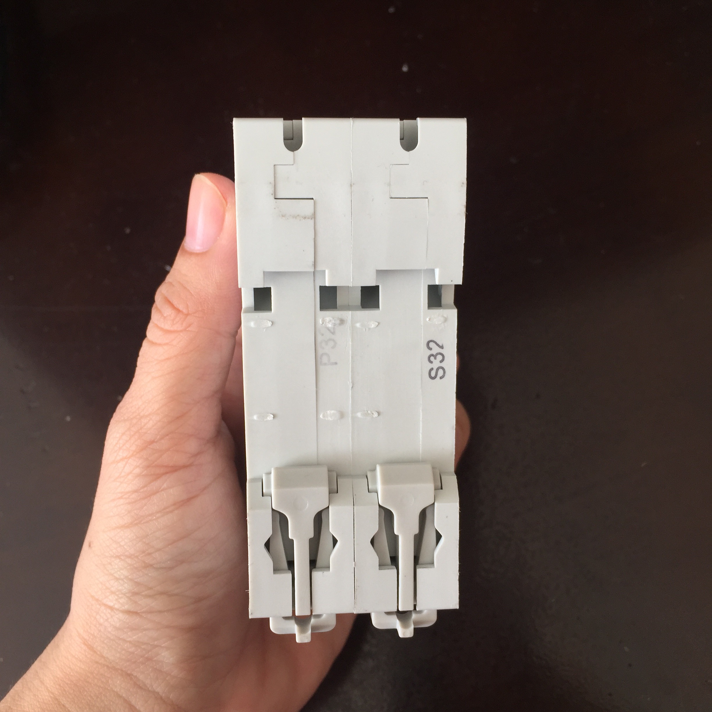 Cầu dao điện một chiều CB DC Bộ ngắt mạch cho Solar Năng Lượng Mặt Trời GIVASOLAR GEYA GYM9 DC 500V