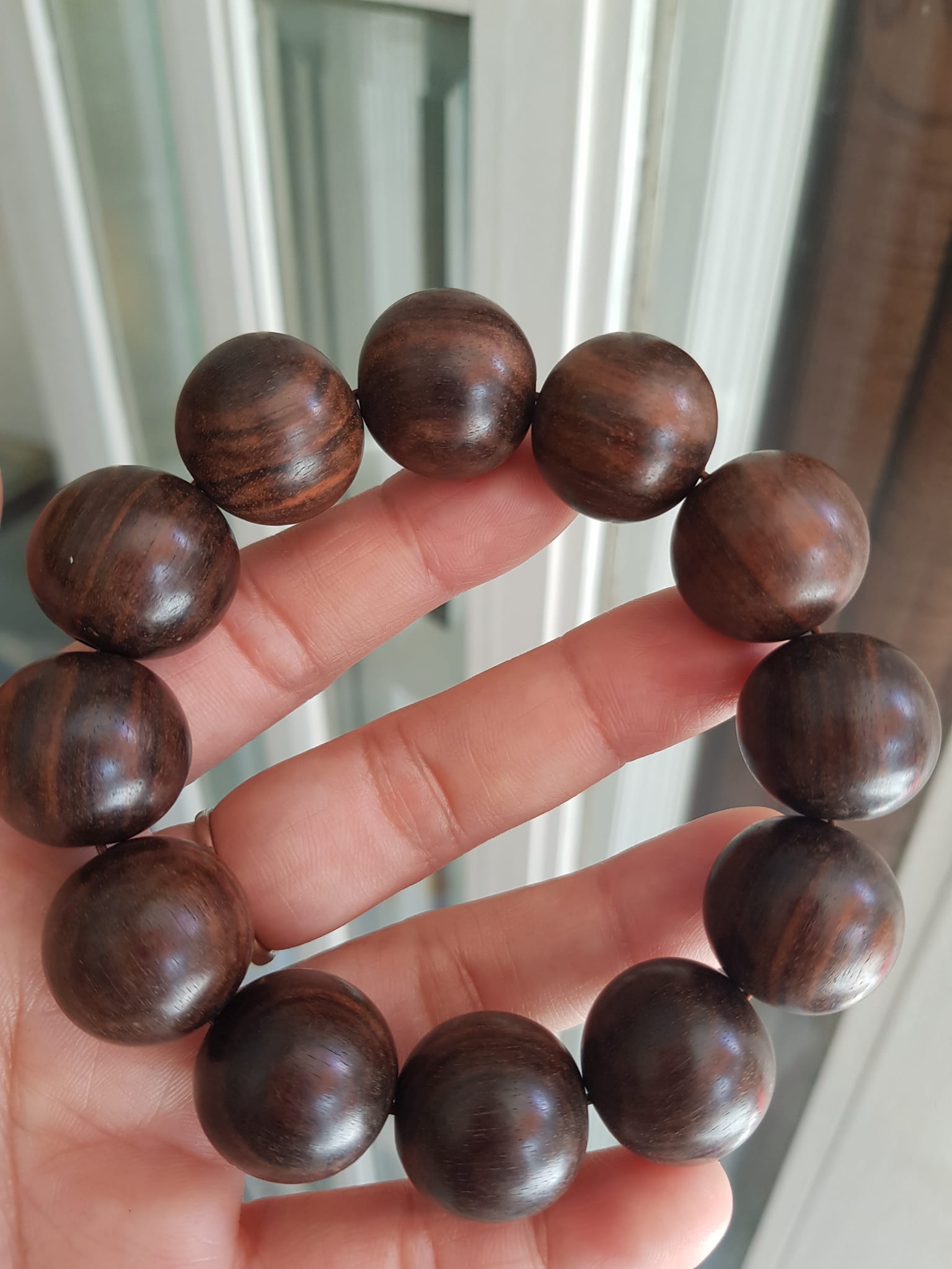 Vòng đeo tay Nam Chất liệu Gỗ Trắc tự nhiên vân đẹp Size vòng 19mm nam đeo đẹp ạ