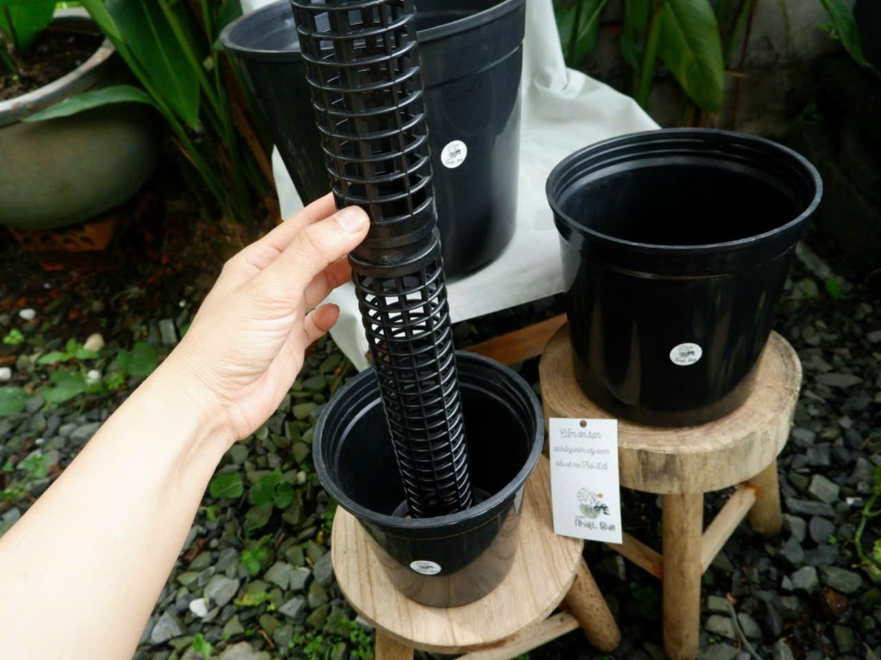 Chậu nhựa đen 14 x 15cm thoát nước tốt, chống bể vỡ, dễ lắp trụ rêu trồng cây