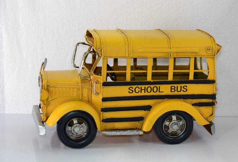 Mô hình xe buýt trường học/ Vintage Metal School Bus Handmade Decoration (0810E-1053)