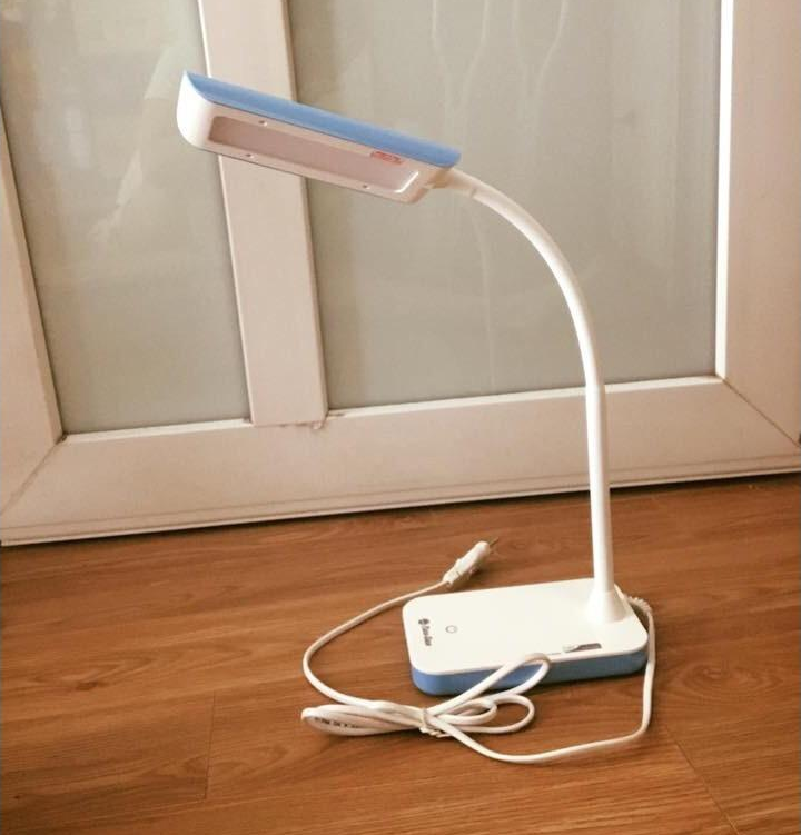 Đèn bàn học LED Cảm ứng Rạng Đông RD RL 20 LED
