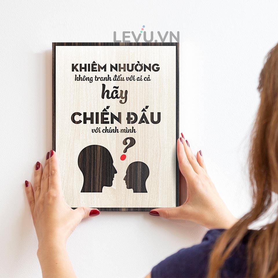 Tranh treo phòng làm việc LEVU LV018 "Khiêm nhường không tranh đấu với ai cả, hãy chiến đấu với chính mình"