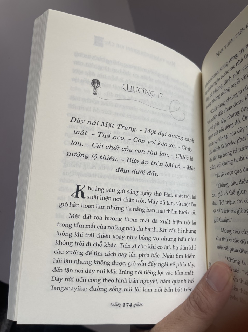 [Ấn bản 2023 - Bìa cứng] NĂM TUẦN TRÊN KHINH KHÍ CẦU - CHUYẾN DU LỊCH ĐỘC ĐÁO XUYÊN QUA CHÂU PHI HOANG DÃ - Jules Verne – Dich giả Ngụy Thanh Tuyên - Đinh Tị Books - NXB Thanh Niên.