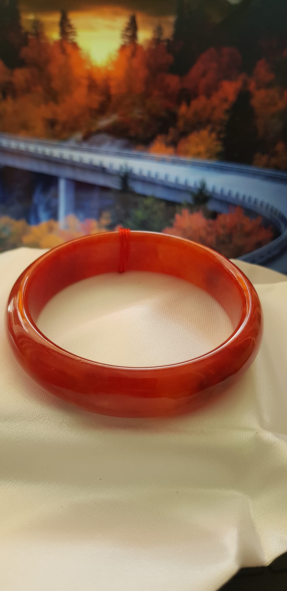 Vòng tay phong thuỷ Đá Cẩm Thạch mới Bản Hẹ Đỏ 58mm x cao 15mm x dầy 7mm Vòng màu đỏ cam tươi bóng đẹp chuẩn hợp nữ mệnh hỏa mệnh thổ Nữ nặng 56kg - 66kg đeo đẹp ạ