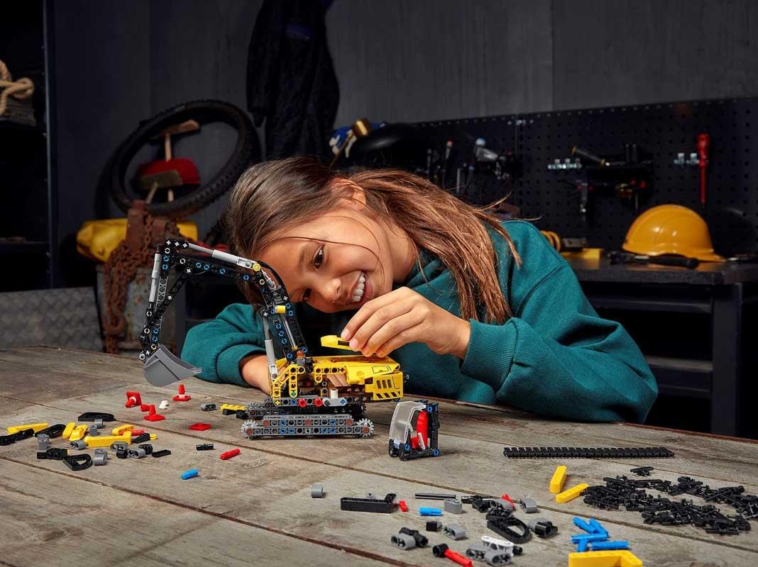Đồ Chơi Lắp Ráp LEGO Technic 2 In 1 42121 - Heavy-Duty Excavator (569 Mảnh Ghép)
