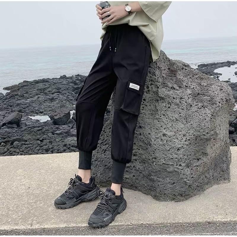 Quần Jogger Da Cá Túi Hộp Mác Chữ