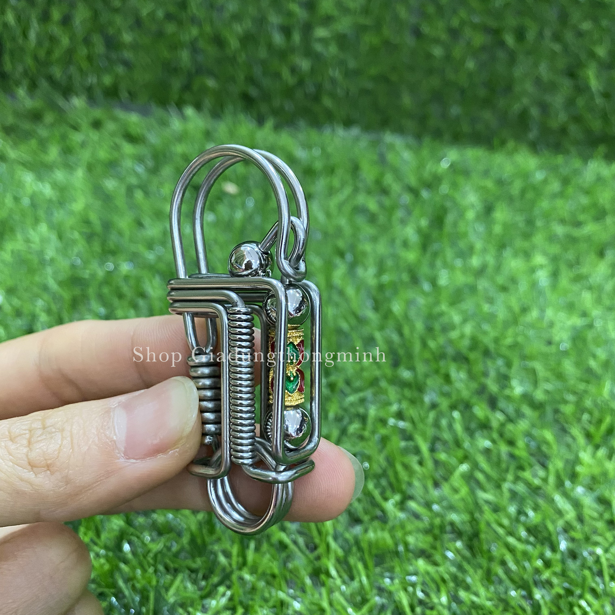 Móc Khóa Ô Tô họa tiết Đỏ Xanh bằng Inox 304 không gỉ Cao Cấp Hàng Việt Nam,Hàng làm thủ công tỉ mỉ , Màu Inox nguyên bản rất Sang và Sạch Sẽ ,Càng Dùng Càng Sáng - Móc khóa Xe Máy bền đẹp
