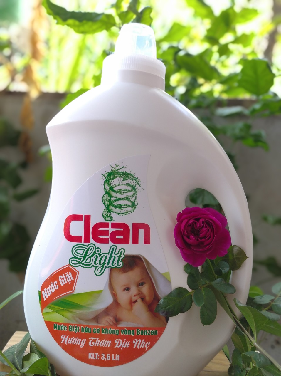 Nước giặt xả hữu cơ dịu nhẹ Clean Light 3,6 lít