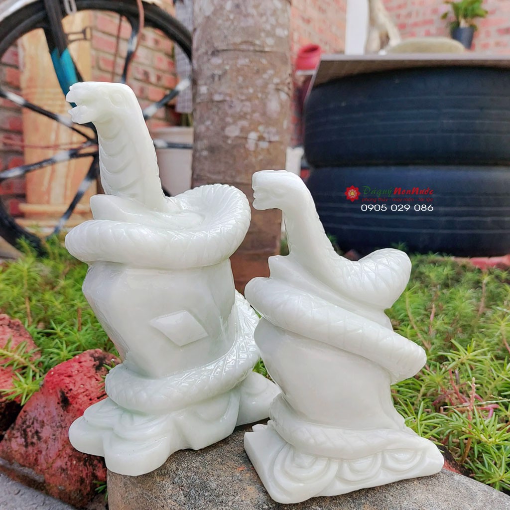 Tượng đá rắn 12 con giáp phong thủy đá trắng xanh 15cm đá Non Nước