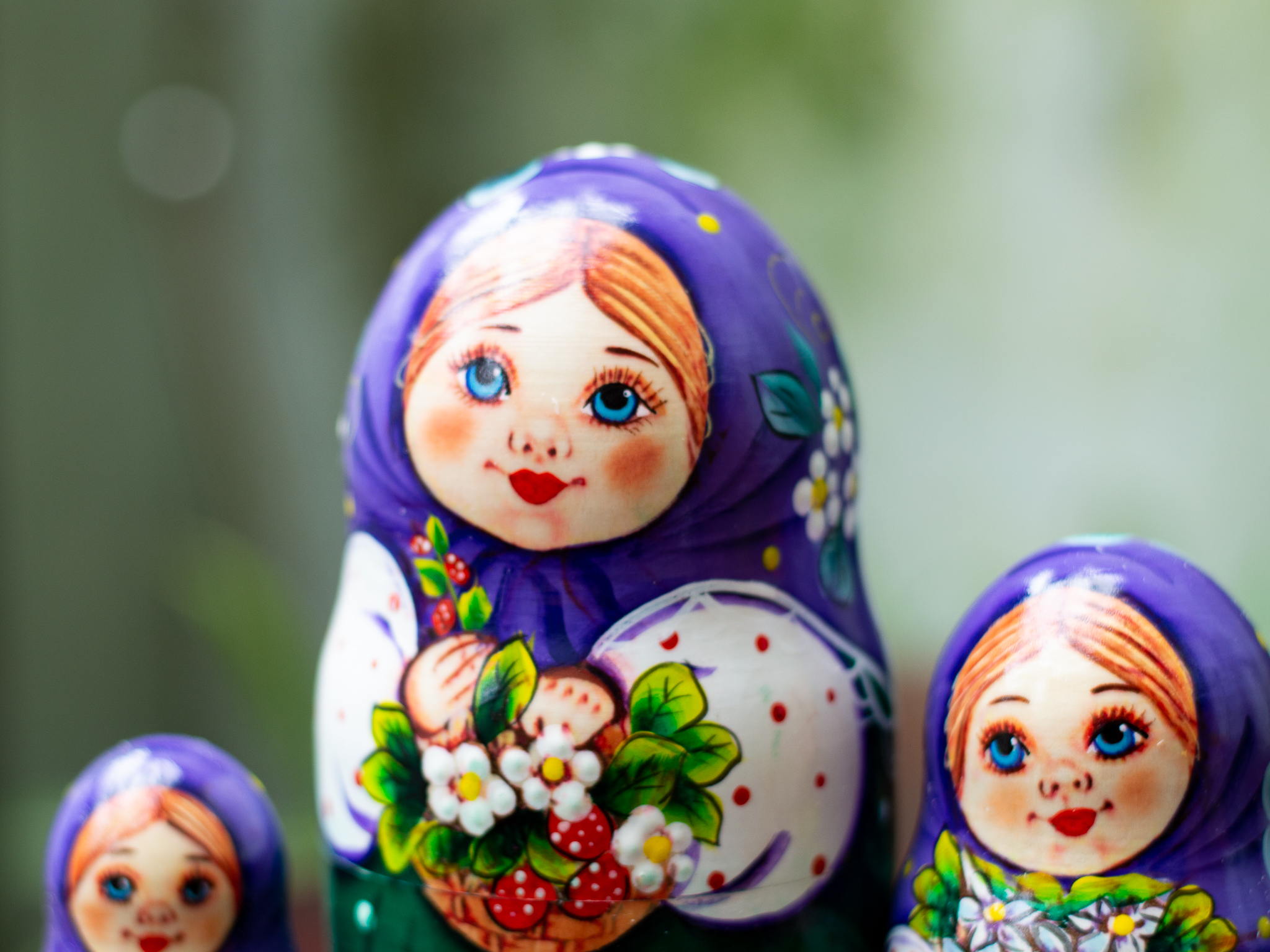 BỘ BÚP BÊ NGA MATRYOSHKA 5 LỚP 15CM "CÔ BÉ OLGA ÔM HOA" MÀU XANH HÀNG LƯU NIỆM NGA CỰC DỄ THƯƠNG