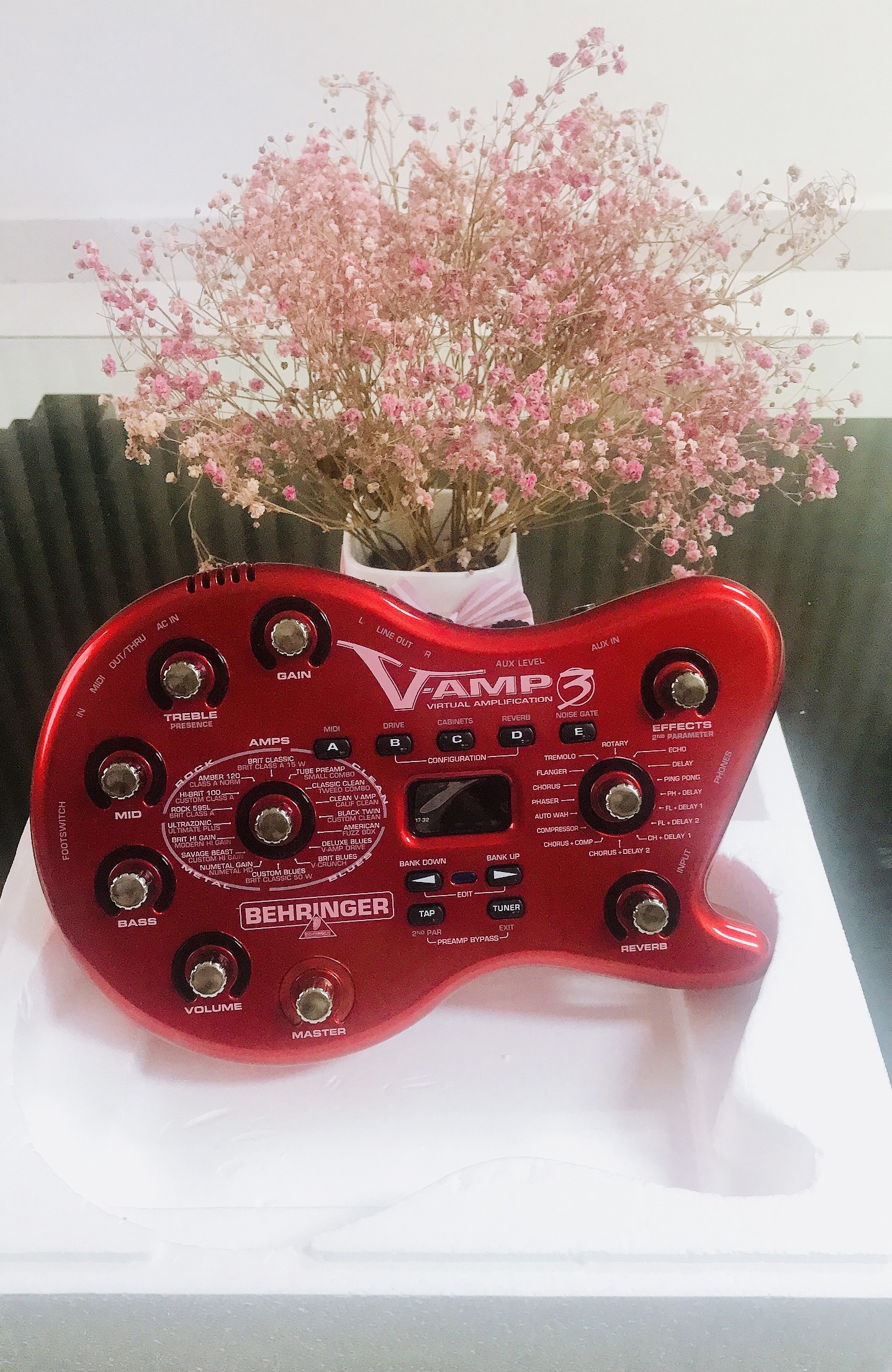 Effect cho đàn ghi ta (Guitar Amp Modeler and Multi-Effects Processor) VAMP-3 Behringer - Hàng Chính Hãng