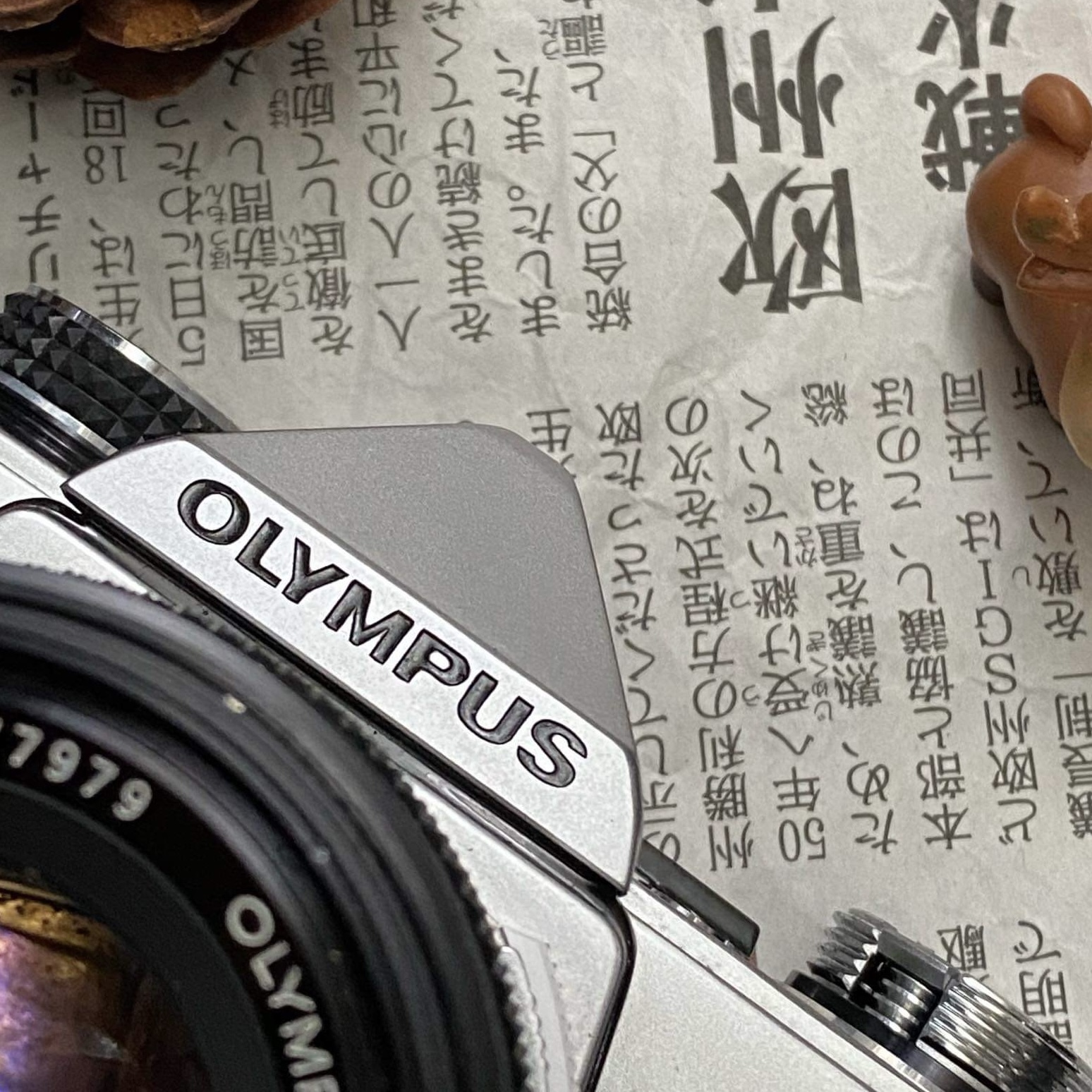 Máy ảnh film SLR Olympus OM-2 + lens Olympus Zuiko 50mm f1.8 ngàm OMp