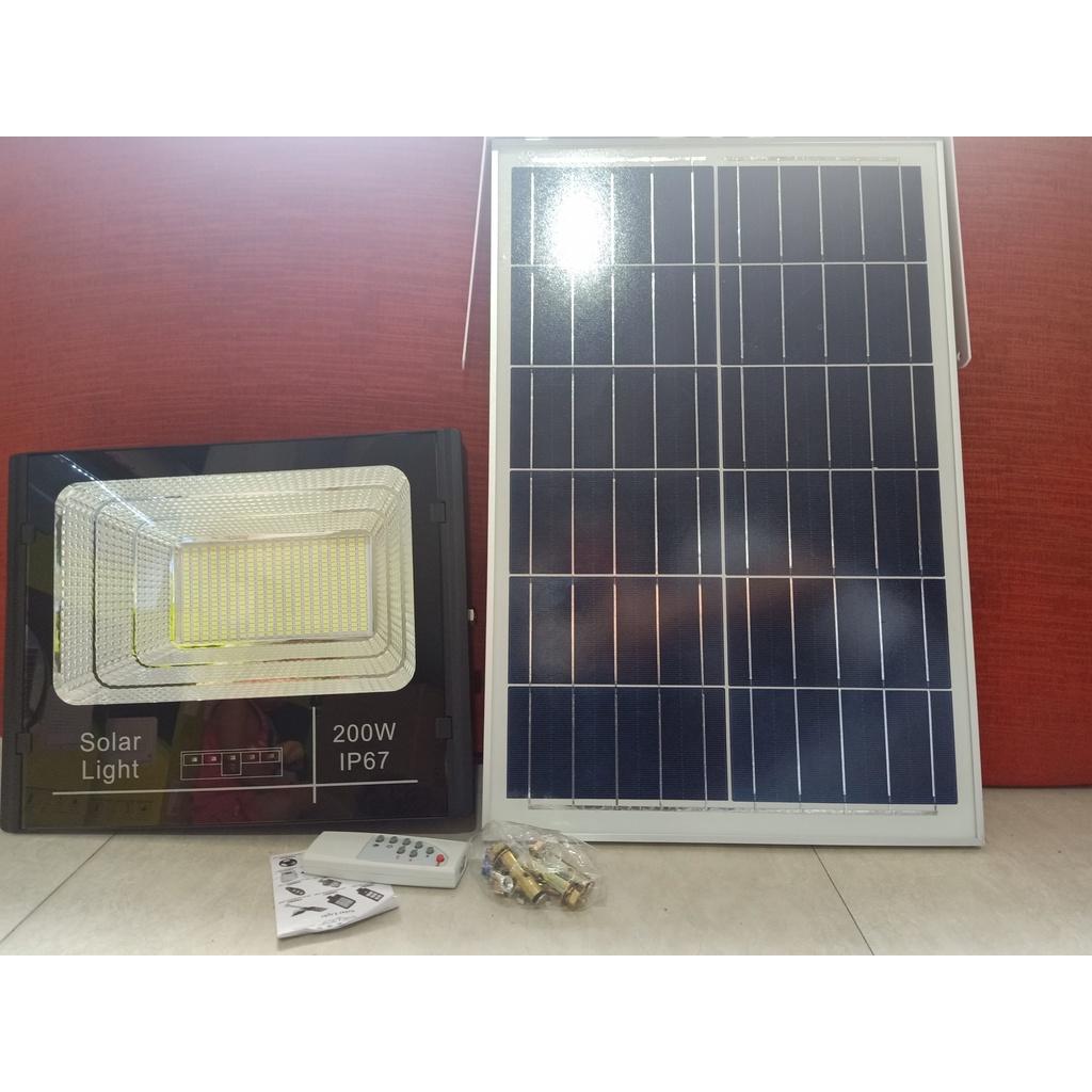 Đèn pha NLMT 200W, có rempte, cảm biến ánh sáng
