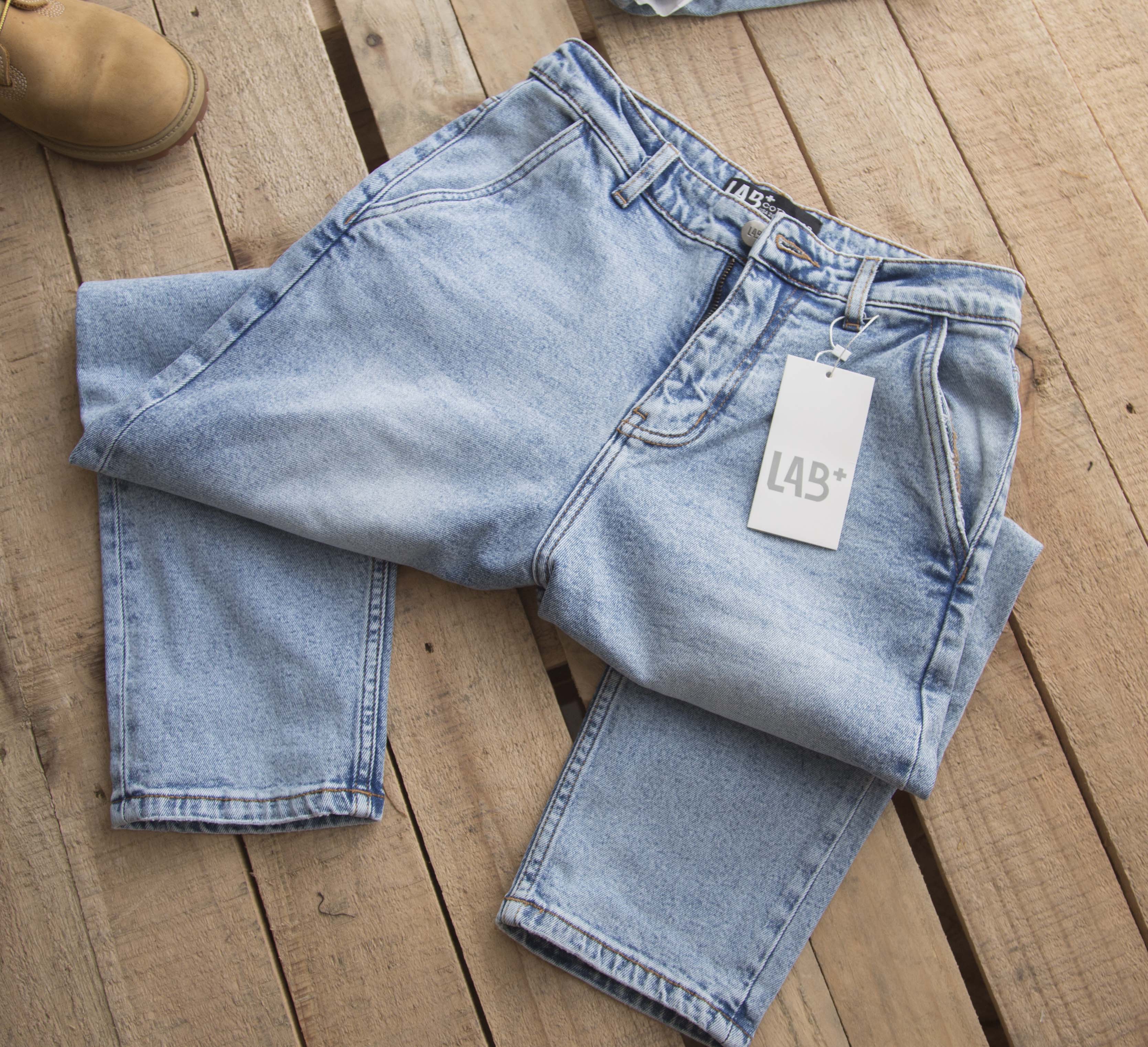 [CHÍNH HÃNG] Quần Jean nam vải Denim co giãn nhẹ form carrot fit | quần nam jean xanh bạc - LAB801