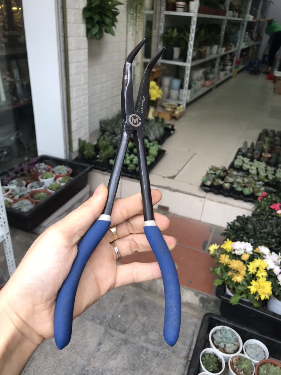 Kìm cán dài miệng cong 90 độ 27cm chính hãng C-Mart B0053-11 