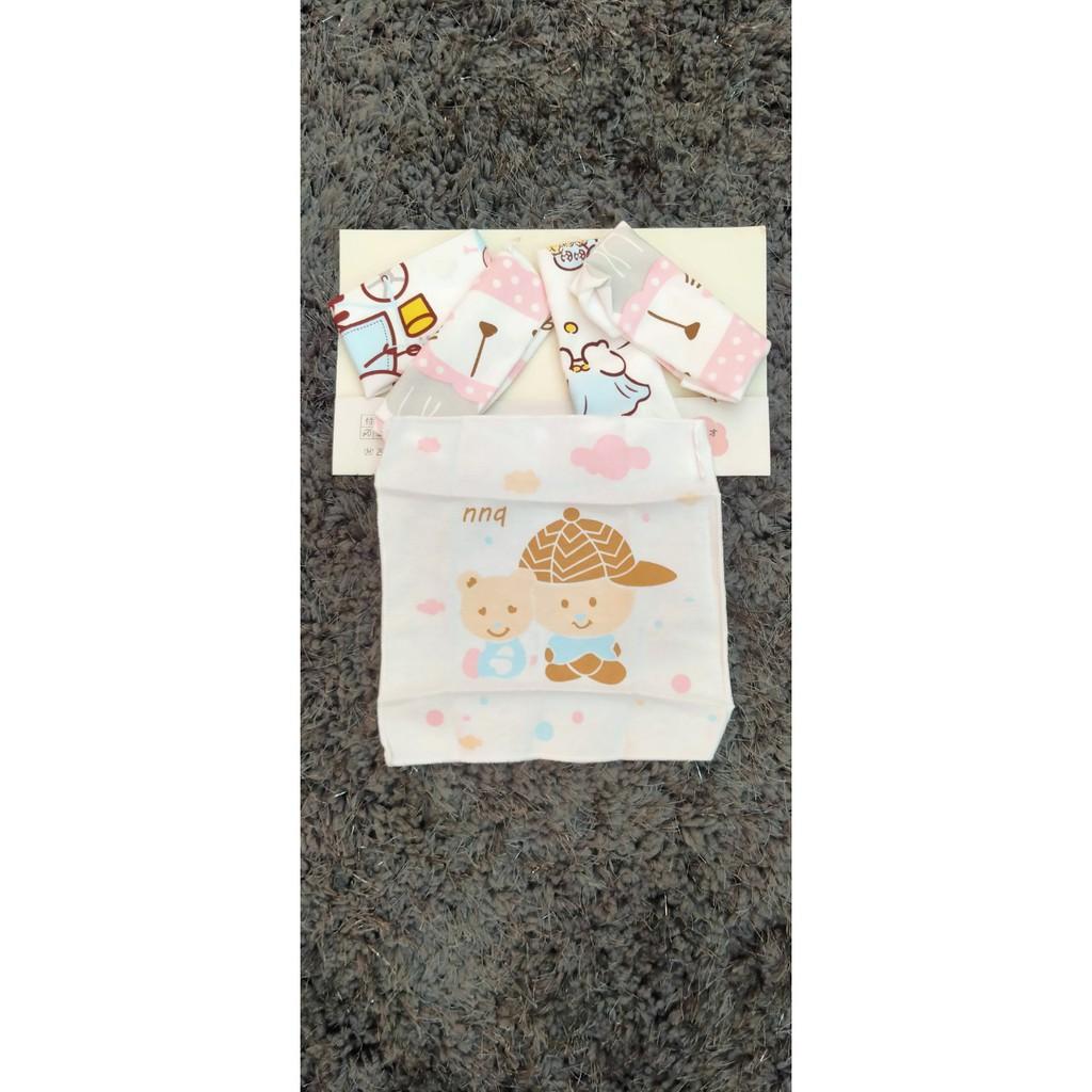 Khăn sữa em bé cotton siêu mềm hình hoạt hình 1134, chất liệu cotton 100% , thương hiệu Aiueo Nhật Bản.