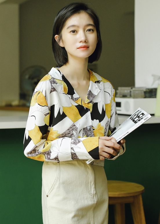 Áo sơ mi nữ cổ 2 ve form rộng họa tiết hoa vàng, thời trang phong cách Hàn Quốc