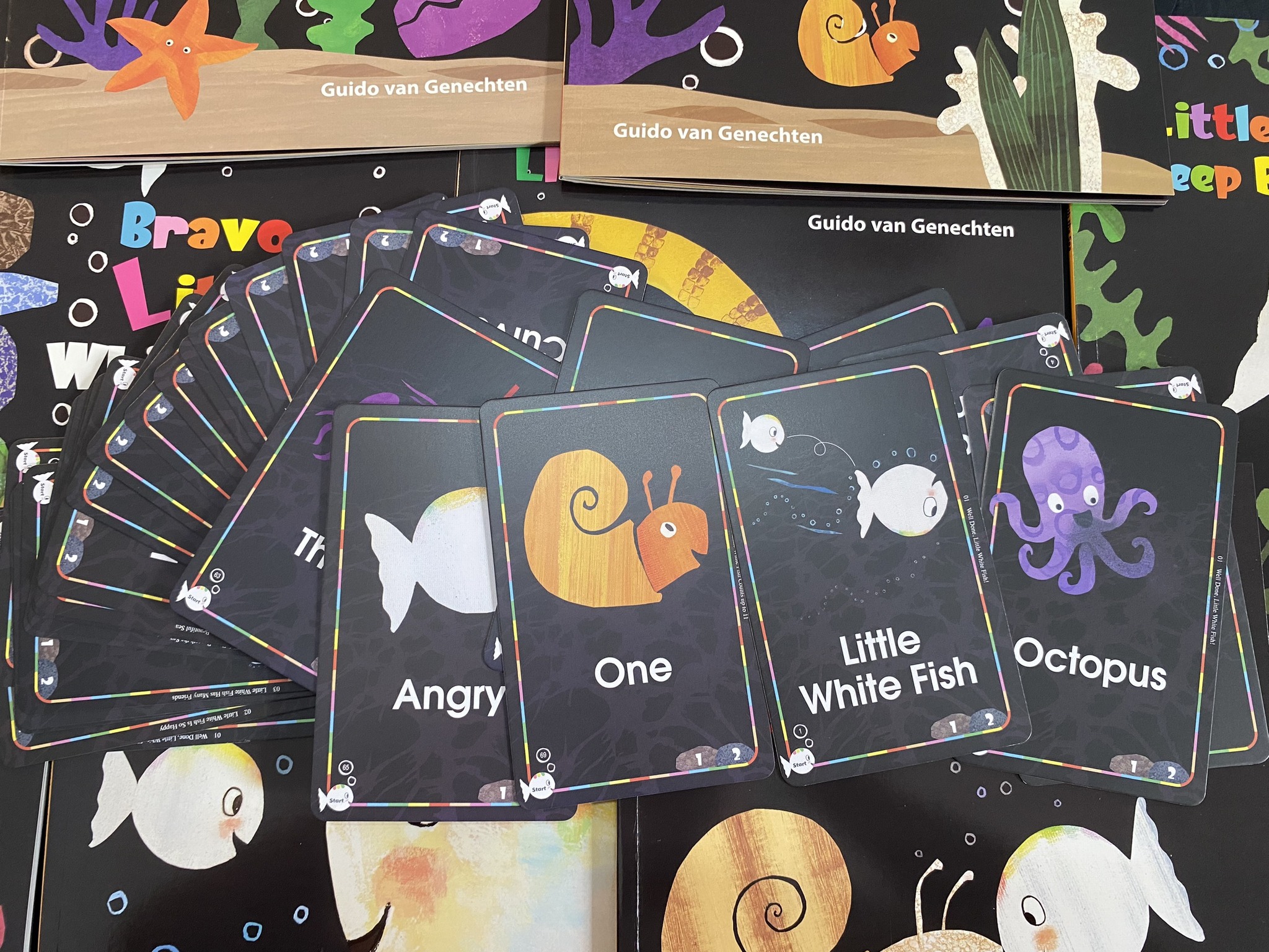 Little White Fish (Cá bé trắng) - 10 Books + Game Card | Bản Nhập Khẩu