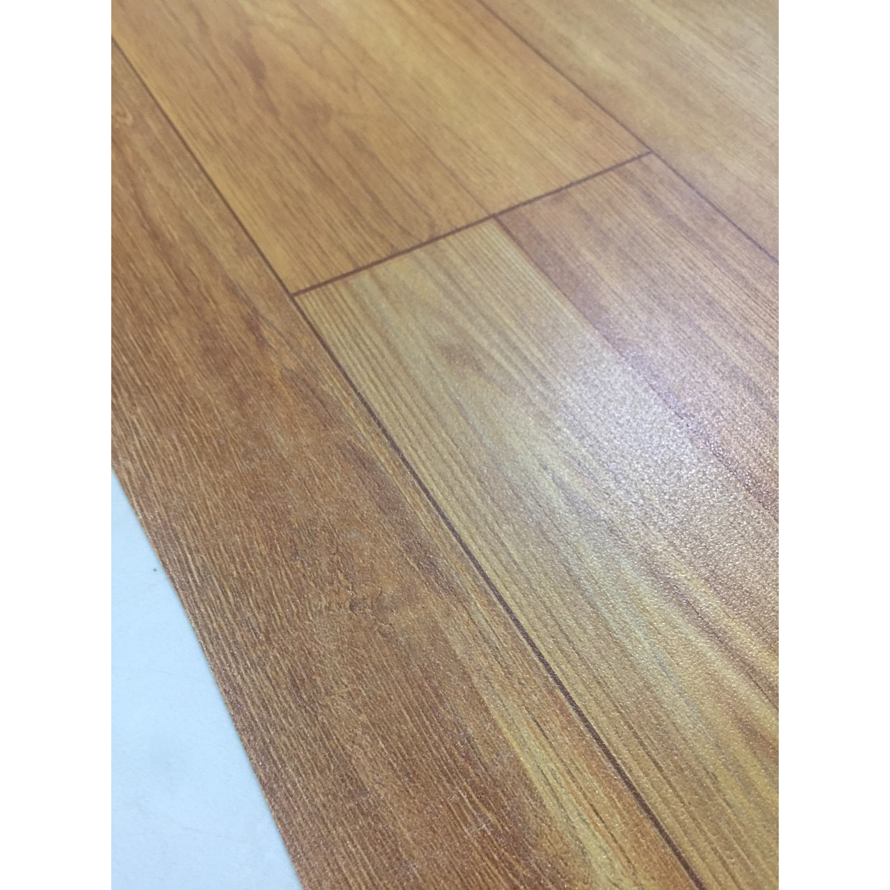 Thảm nhựa trải sàn giả gỗ màu nâu - combo 5m2