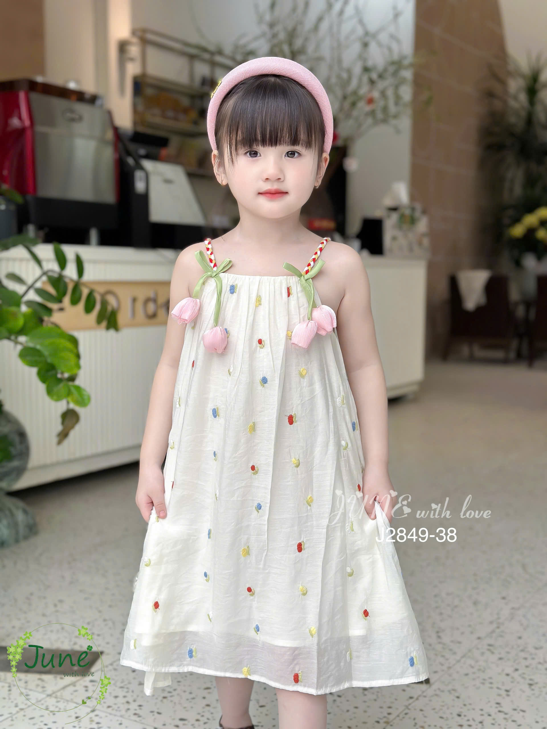 Đầm váy hai dây cho bé gái hoa tuplip mùa hè mát mẻ đi chơi du lịch đẹp từ 10-40kg chất tơ mềm