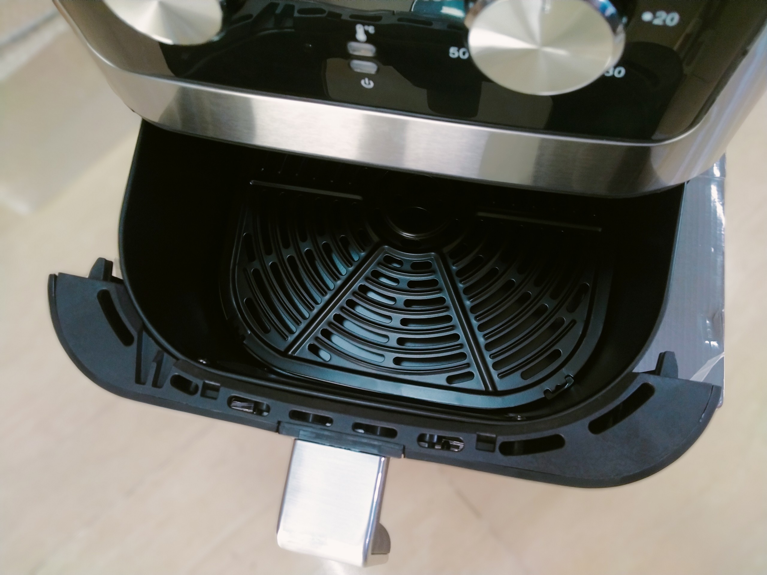 Nồi chiên không dầu - công nghệ hiện đại cho mọi gia đình- dung tích 6 lít- công suất 1500W