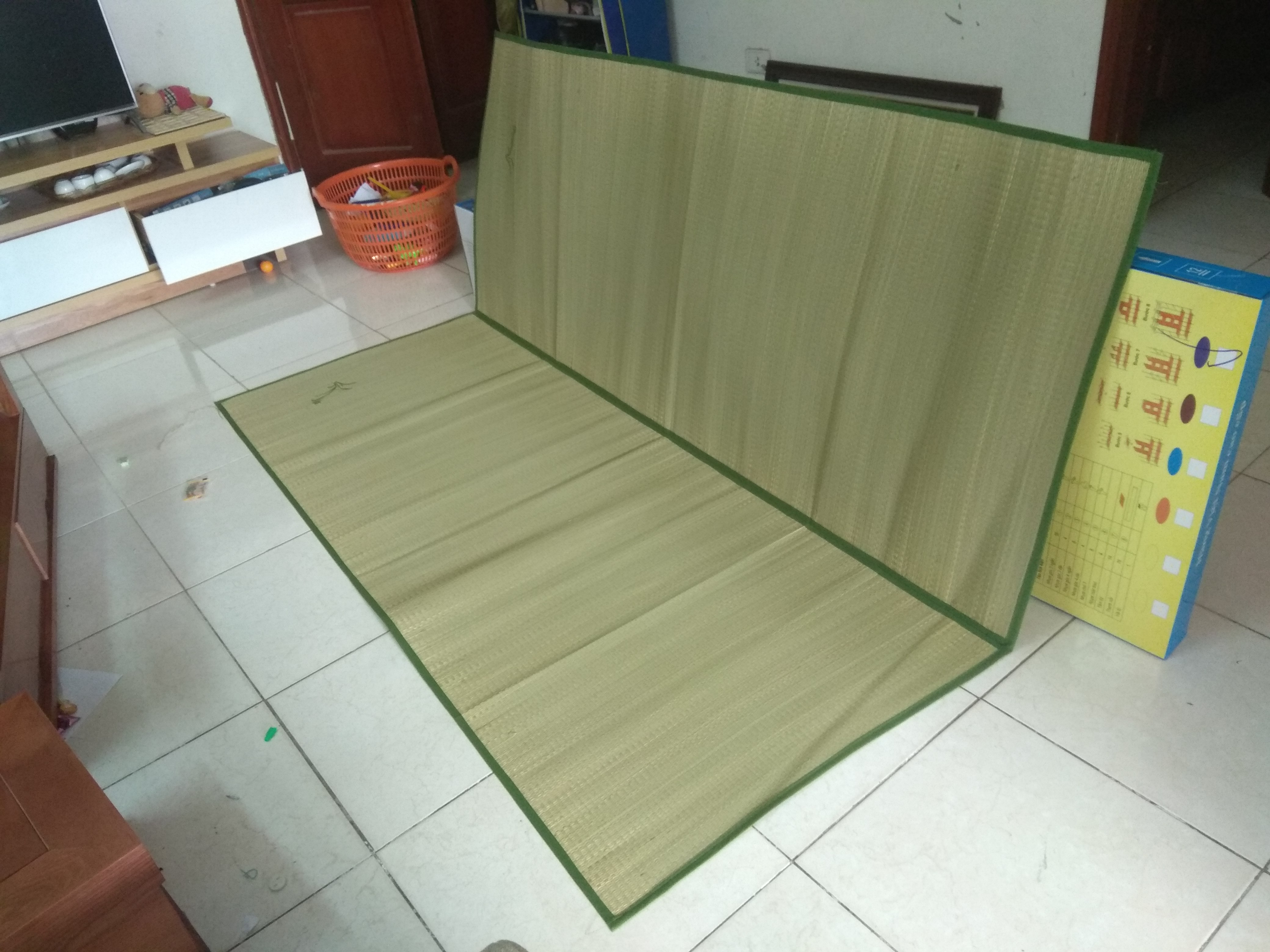 Chiếu cói tự nhiên, viền vải, kiểu gập đôi theo chiều dọc