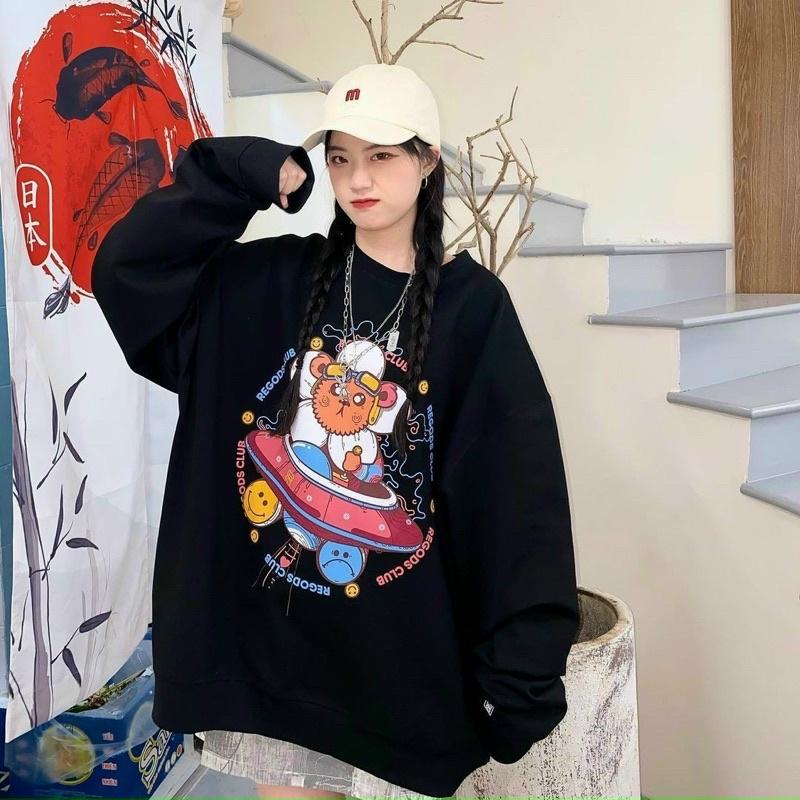 Áo hoodie pe không nón chất vải mềm mịn dễ mặc in hình CHÚ CỪU ngồi phi thuyền, from rộng tay phồng, màu đen