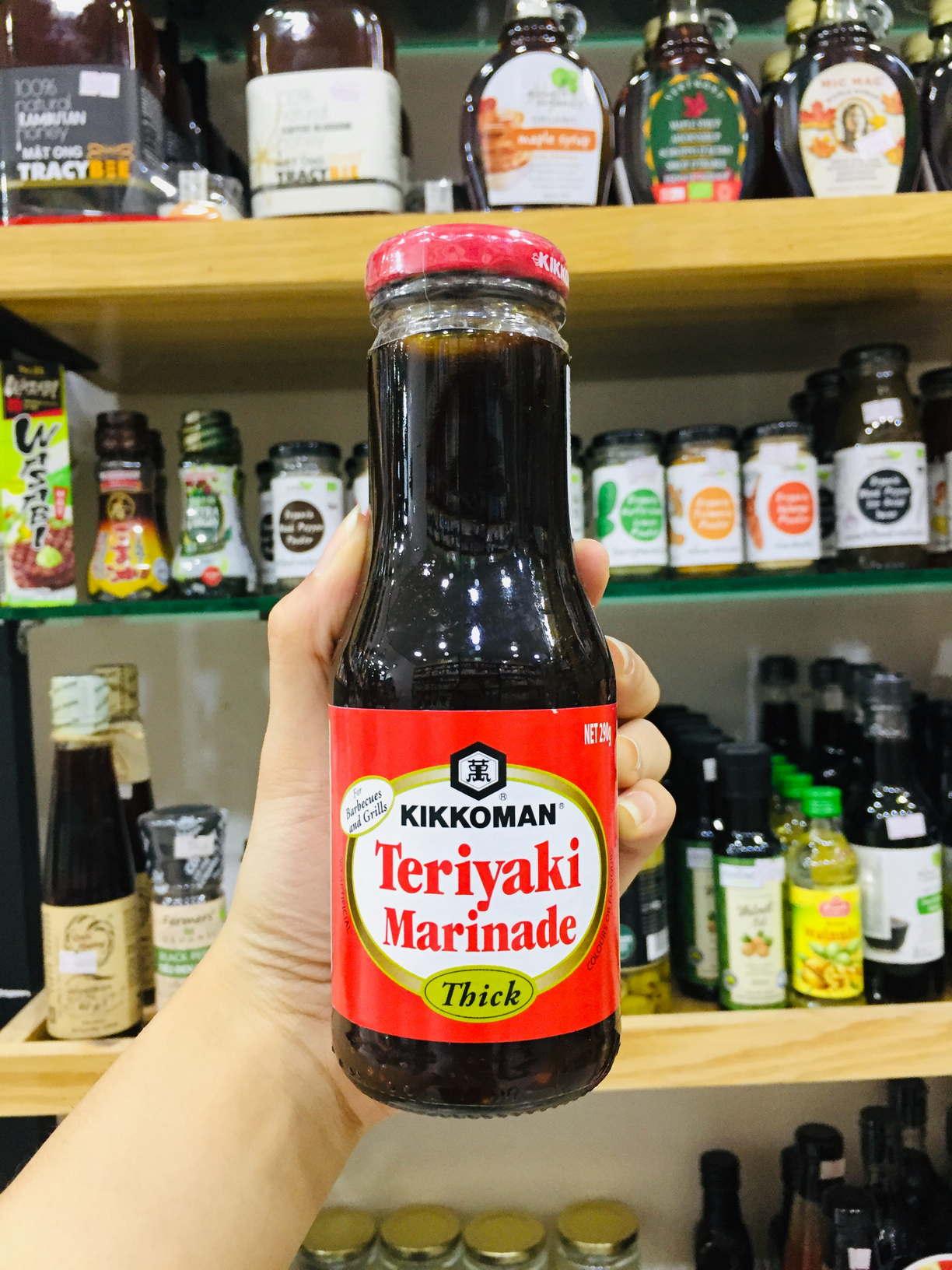 Sốt tẩm ướp Teriyaki đậm đặc hiệu Kikkoman chai thủy tinh 290g