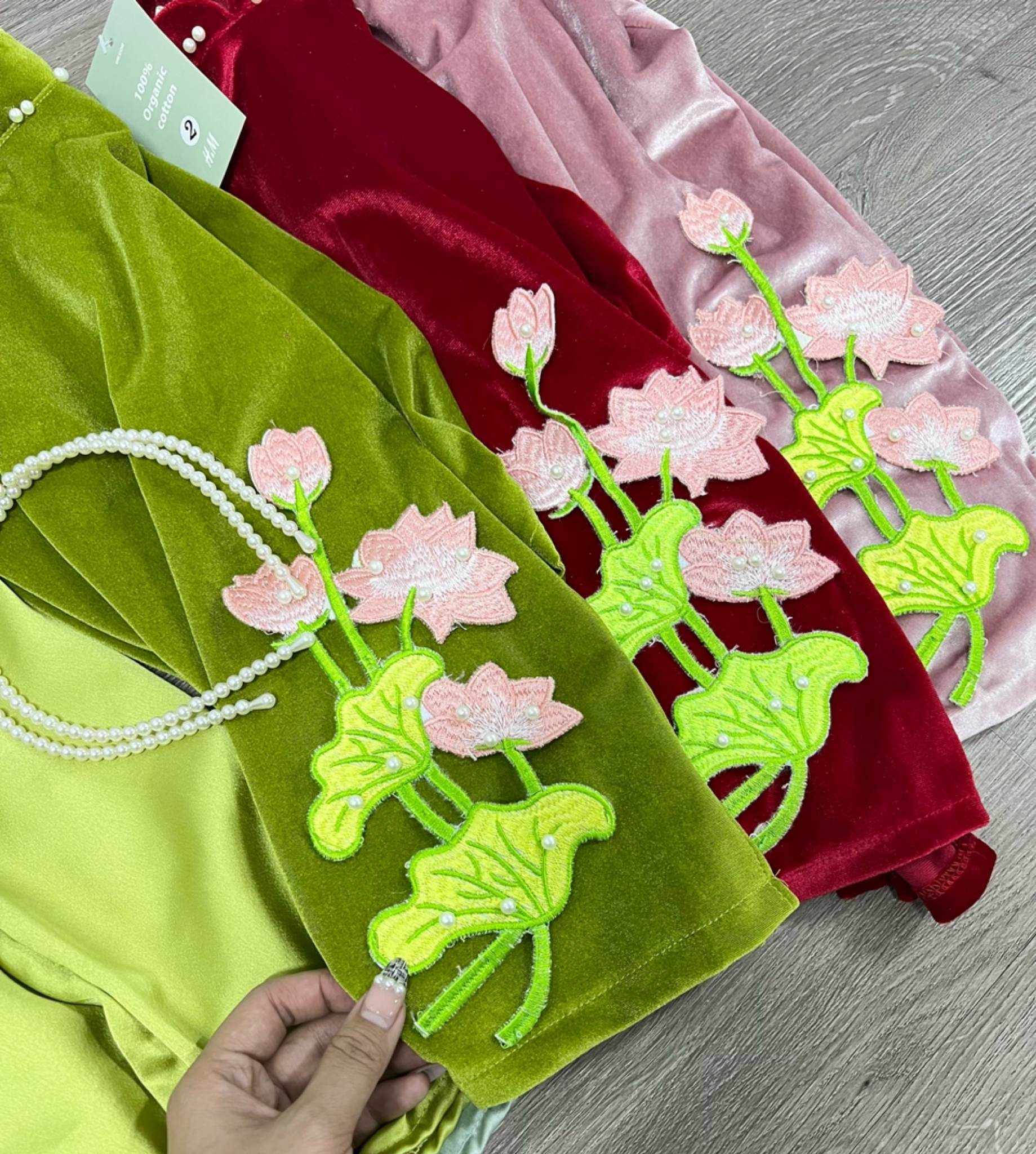 BỘ ÁO DÀI NHUNG ĐÍNH HOA SEN KÈM BỜM NGỌC