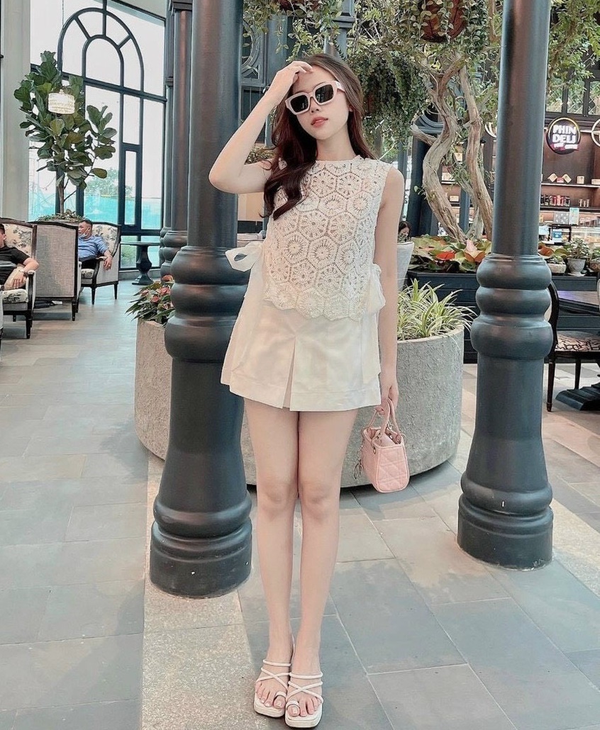 SET ÁO CROPTOP SUÔNG TRƠN REN HOA FLORAL SÁT NÁCH + QUẦN NGẮN GIẢ VÁY LƯNG CAO ỐNG RỘNG SUÔNG TRƠN DẠO PHỐ DỰ TIỆC