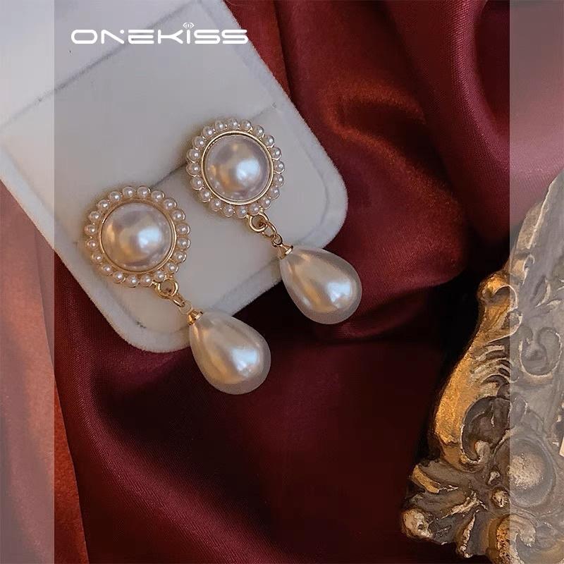 Hoa tai đính hạt cổ điển - Arora boutique