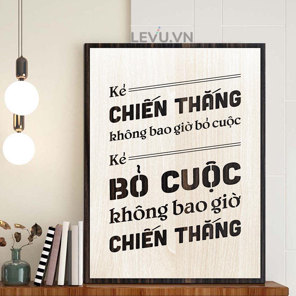 Tranh treo tường handmade LEVU LV102 "Kẻ chiến thắng không bao giờ bỏ cuộc, kẻ bỏ cuộc không bao giờ chiến thắng"
