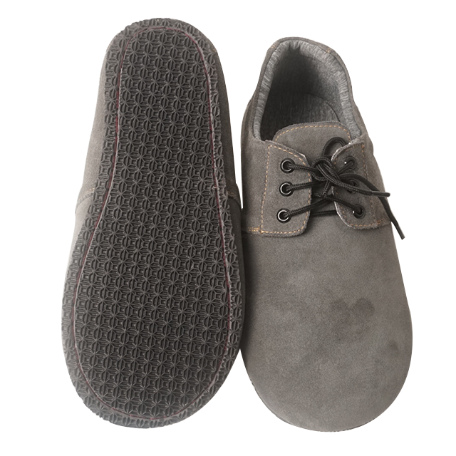 Giày đá cầu mỏ vịt