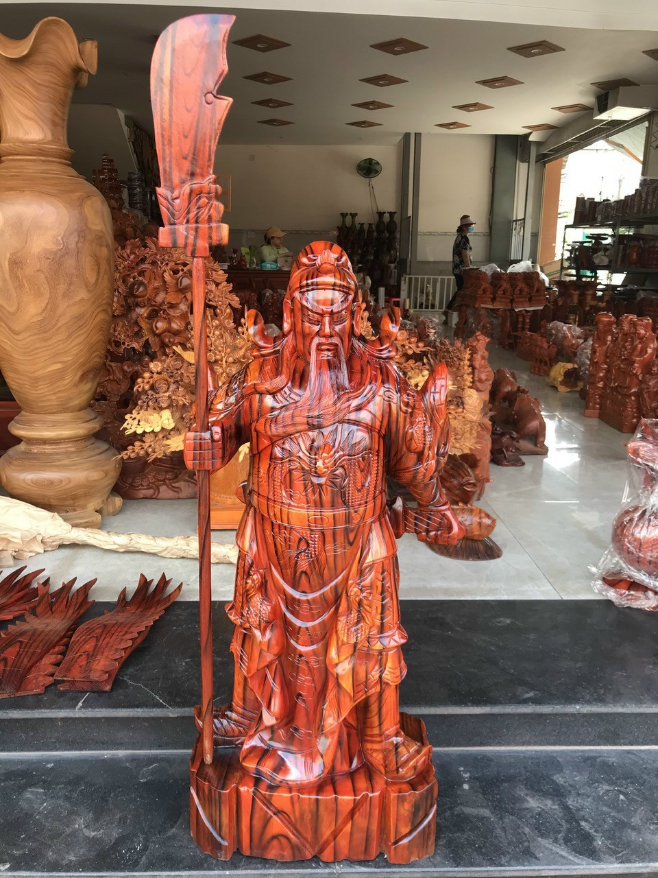 Tượng quan công gỗ xà cừ nguyên khối cao 70 cm