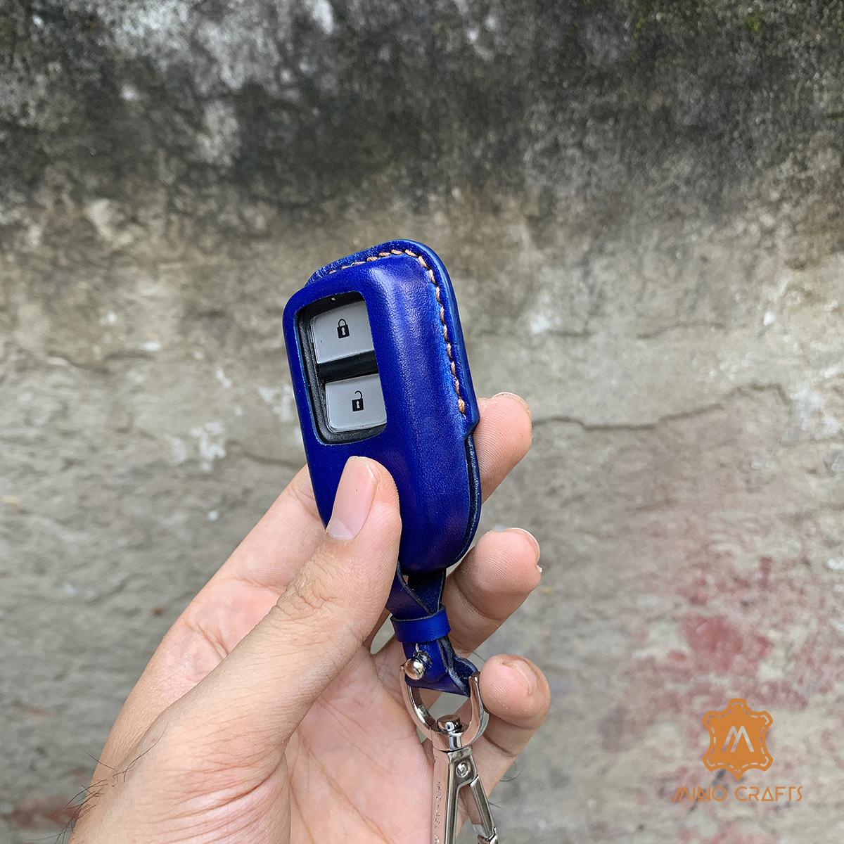 BAO DA DÁNG ĐỨNG CLASSIC DÀNH CHO CHÌA XE HONDA CR-V, BAO DA BÒ NGUYÊN TẤM ĐƯỢC LÀM THỦ CÔNG TỈ MỈ TỪNG CHI TIẾT