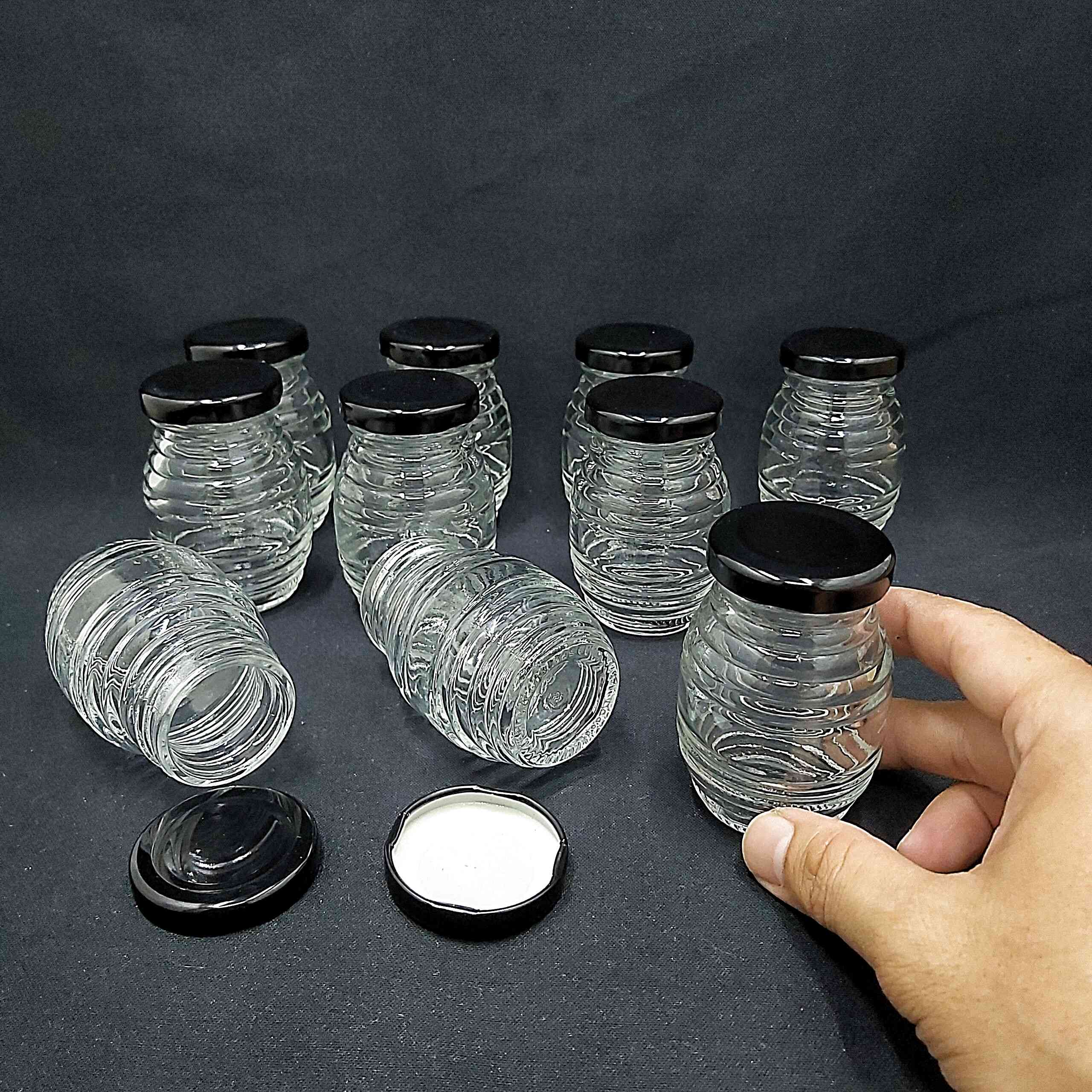 Combo 10 hũ thủy tinh 100ml mẫu con ong nắp thiếc đen vặn – hủ đựng mật ong, yến chưng, gia vị, sữa chua