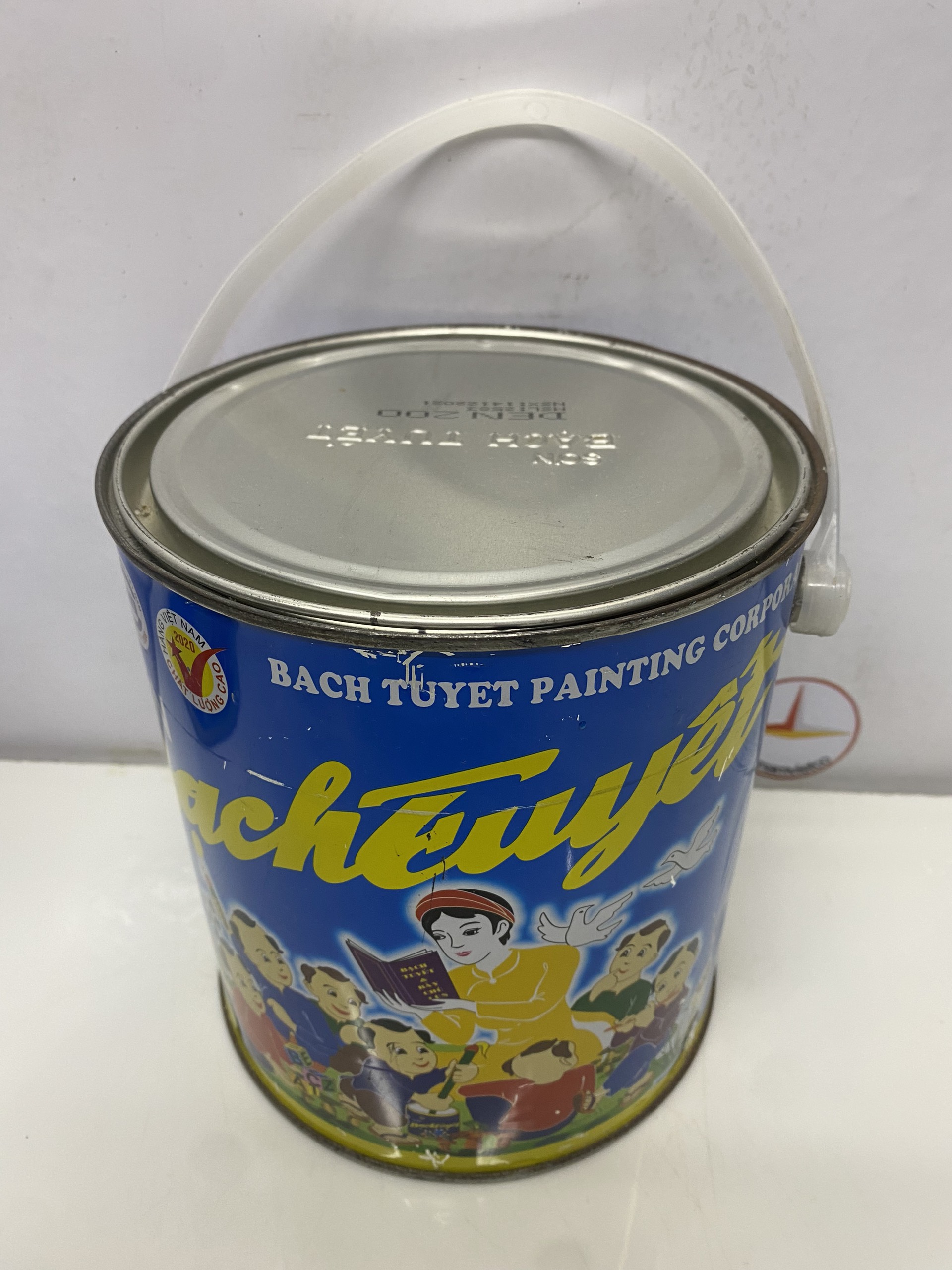 Sơn dầu Bạch Tuyết màu đen bóng 200 2.8kg