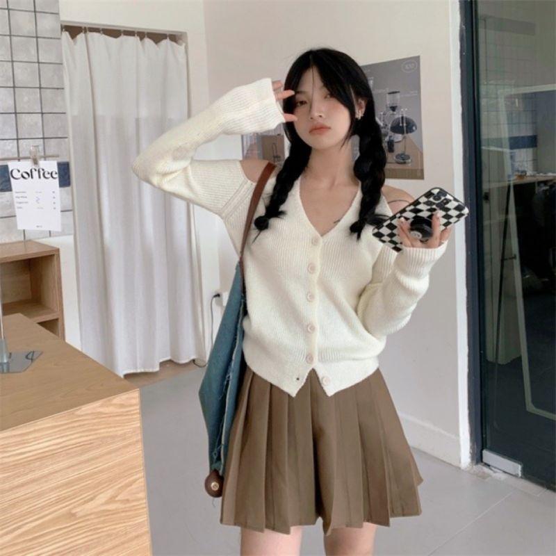 ÁO CỔ YẾM TRẮNG VÀ CHÂN VÁY XẾP LY
