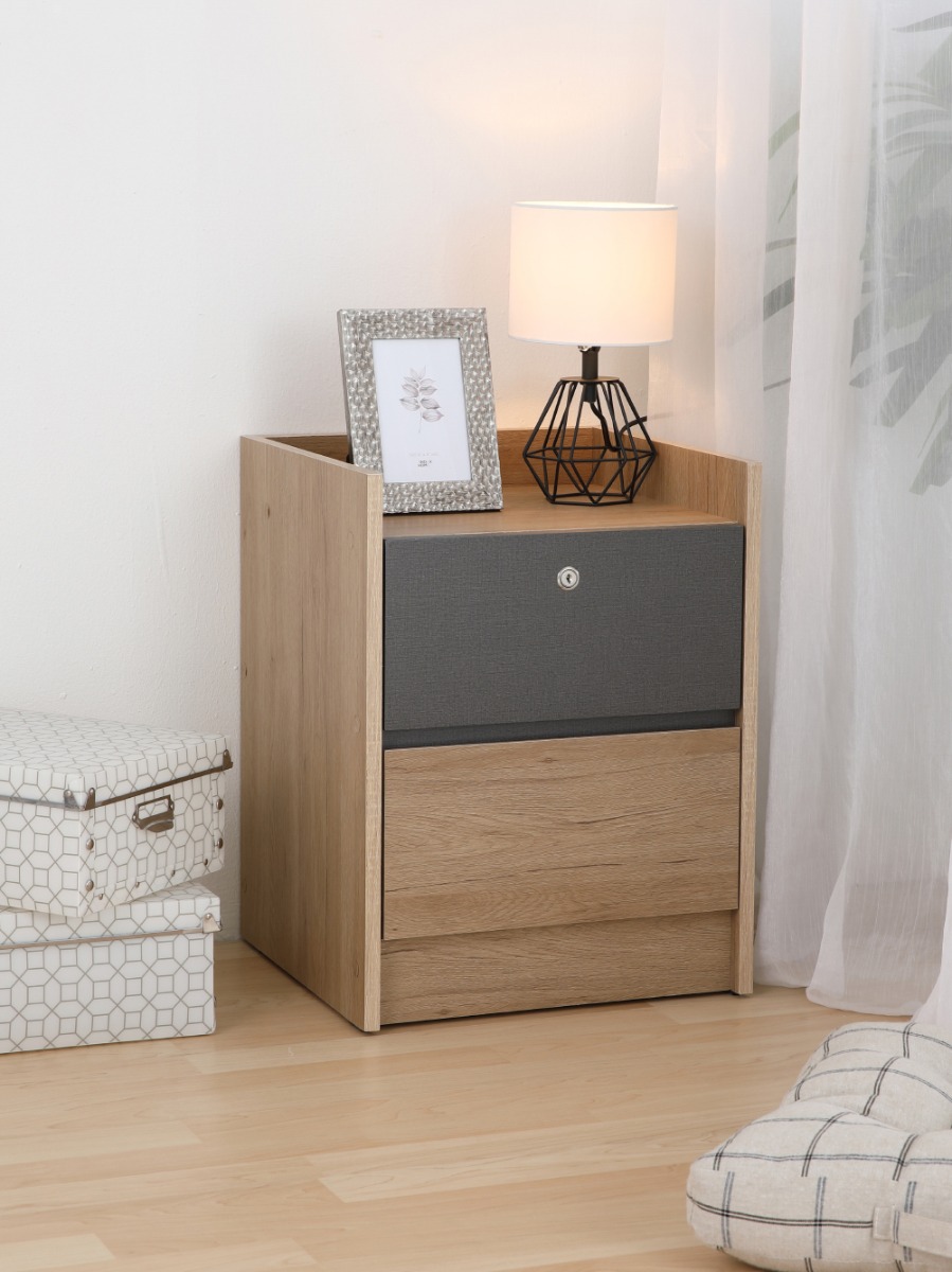 Tủ ngăn kéo gỗ 2 tầng, 1 ngăn khóa AUGUSTA kiểu dáng đơn giản kết hợp 2 tông màu | Index Living Mall - Phân phối độc quyền tại Việt Nam