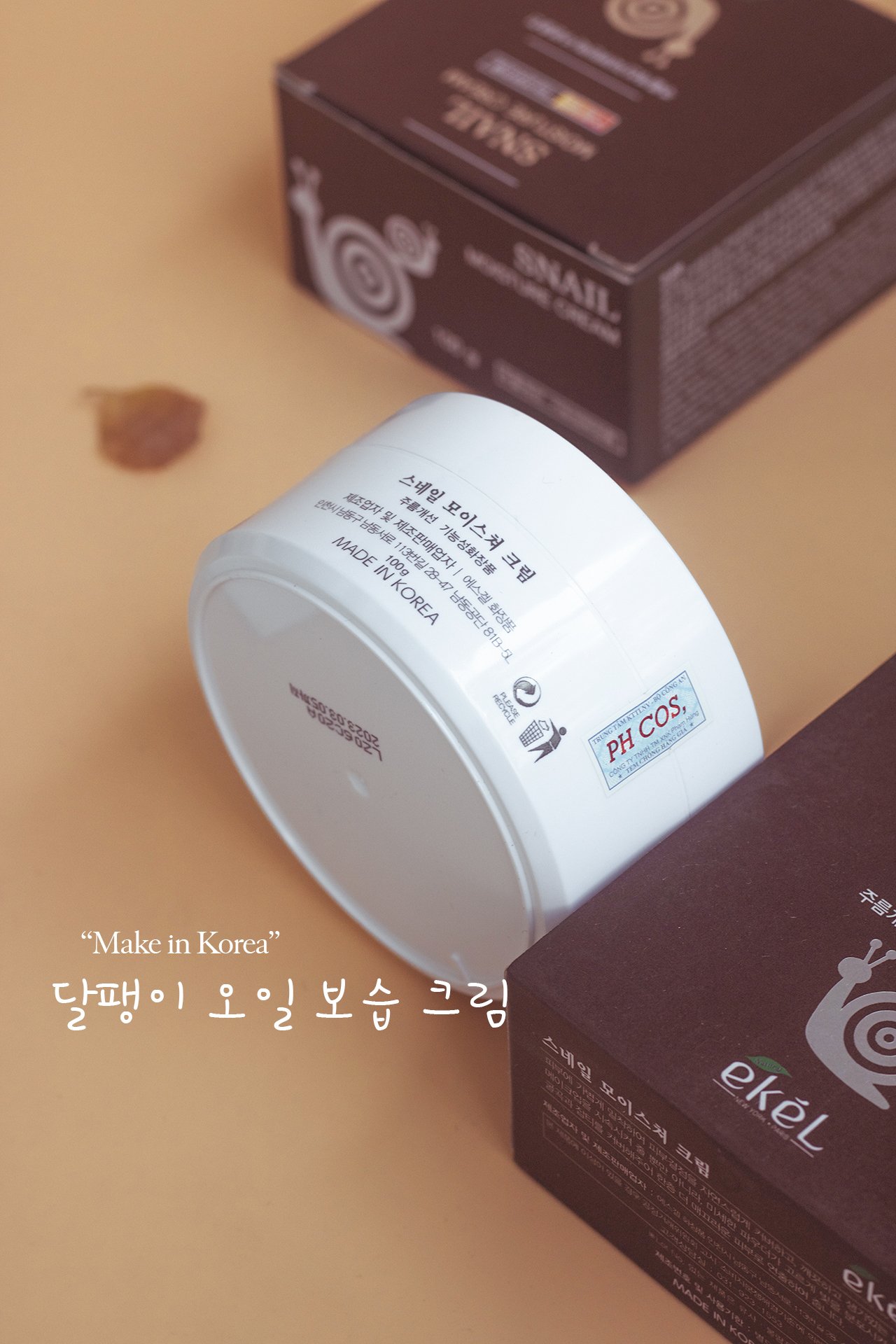 Kem Dưỡng Ẩm Da Tinh Chất Ốc Sên Ekel Snail Moisture Cream 100gr ( Date 3/2023 )