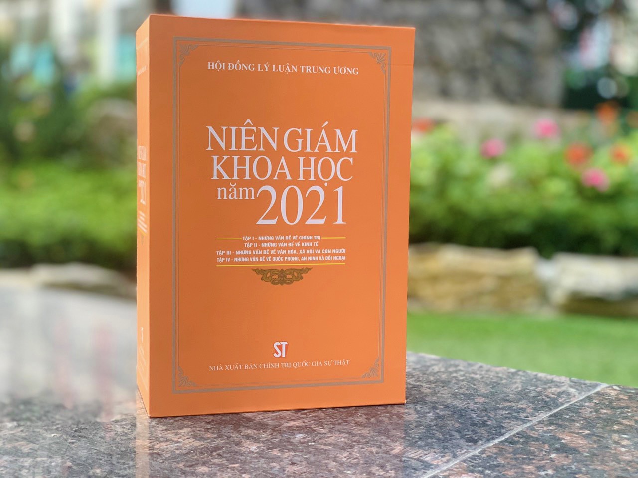 Sách - Bộ Niên giám Khoa học 2021