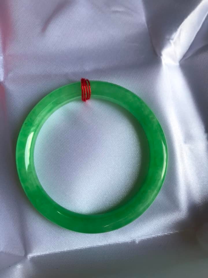 Vòng cẩm thạch Lý T 50mm x 7mm Màu xanh ngọc bóng đều đẹp Nữ mệnh Mộc mệnh Hỏa 50kg - 55kg đeo ạ