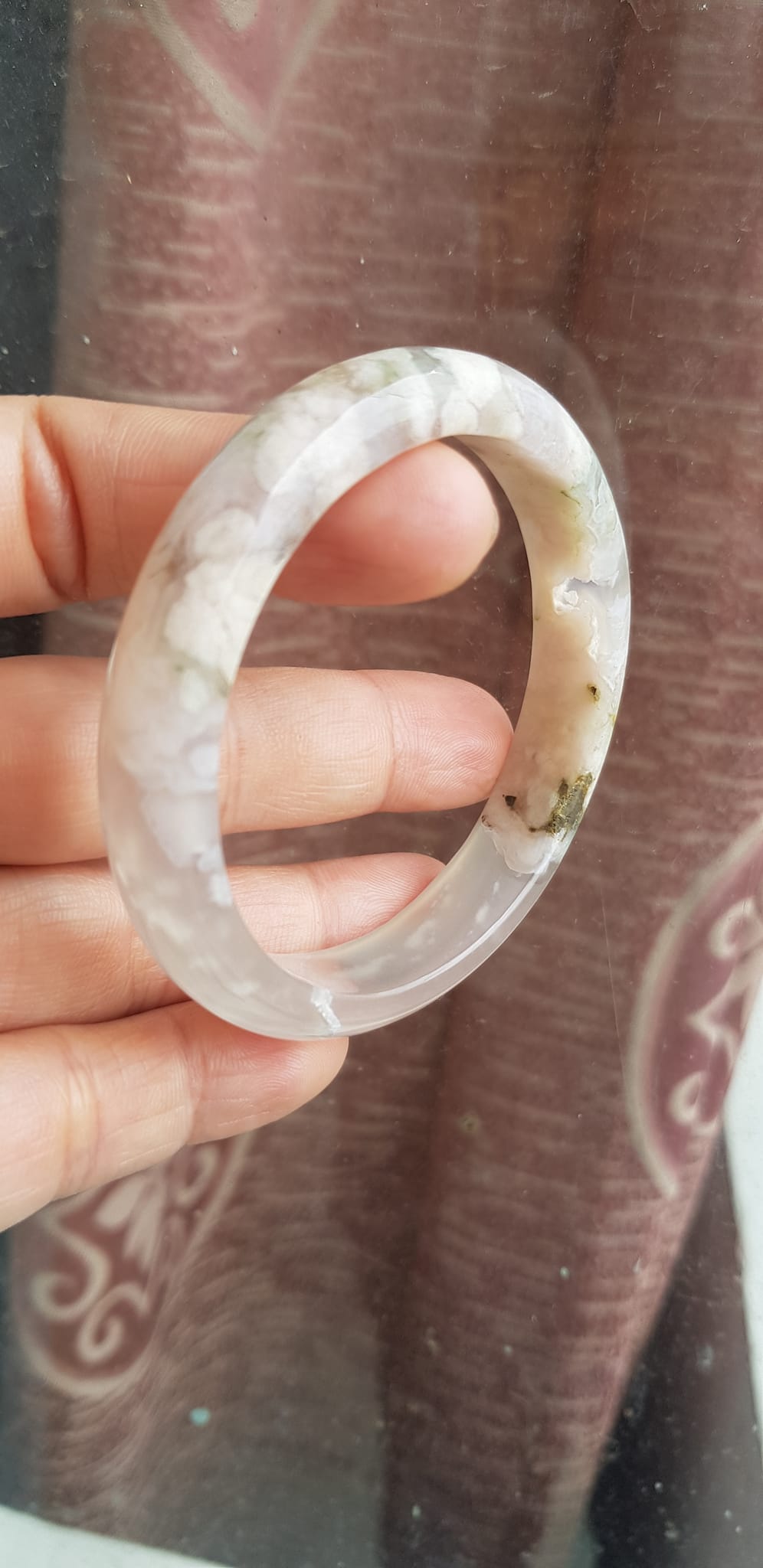 Vòng tay Nữ Bản Hẹ Đá Mã Não Bông Hoa tuyết trắng trong bóng 1 bên đều đẹp  Ni 53mm x Cao 11mm x dầy 6,5mm Nữ mệnh Kim mệnh Thủy 50kg - 54kg đeo xinh đẹp tay ạ