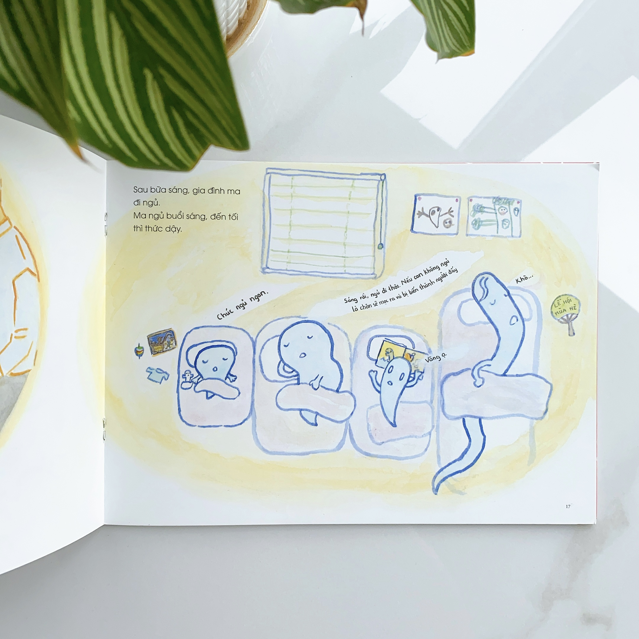 Sách cho bé từ 3 tuổi - Phát triển quan sát Một ngày của gia đình ma