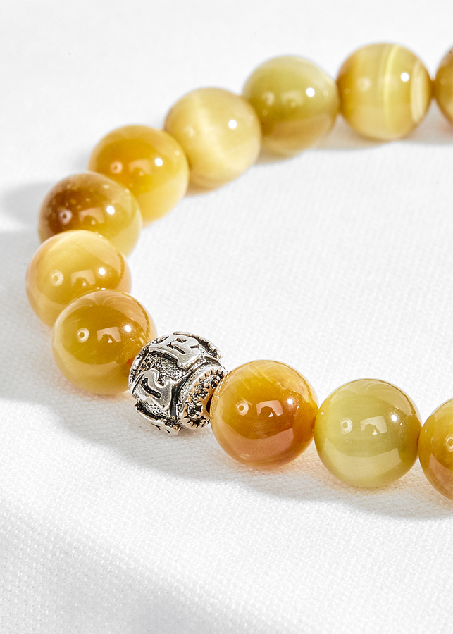 Vòng thạch anh mắt hổ vàng tâm phối charm lục tự Ngọc Quý Gemstones
