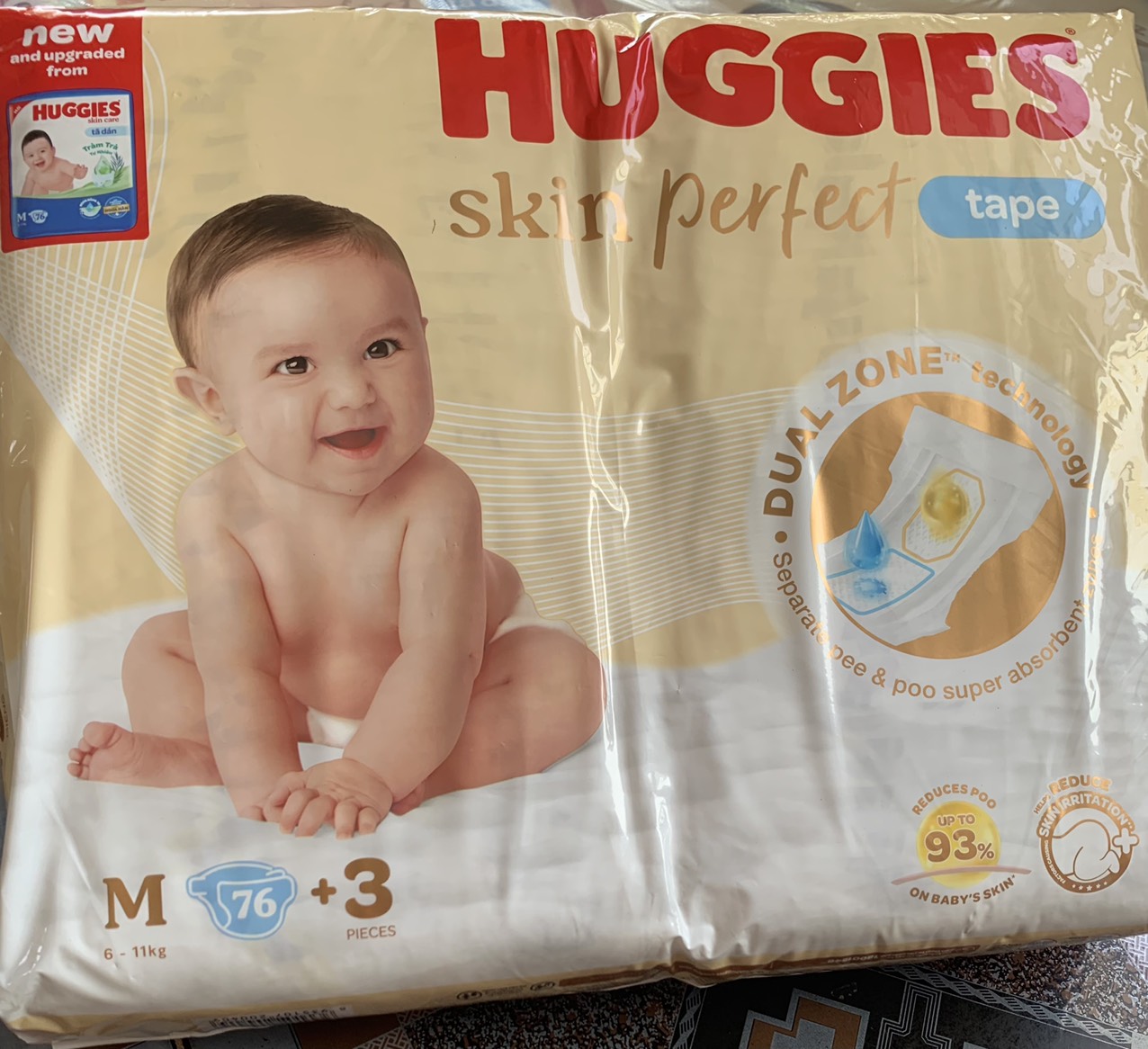 Mẫu Mới Tặng thêm 3 miếng - Tã dán Huggies M76 Skin Perfect Cho Bé Từ 6-11kg - HSD luôn mới