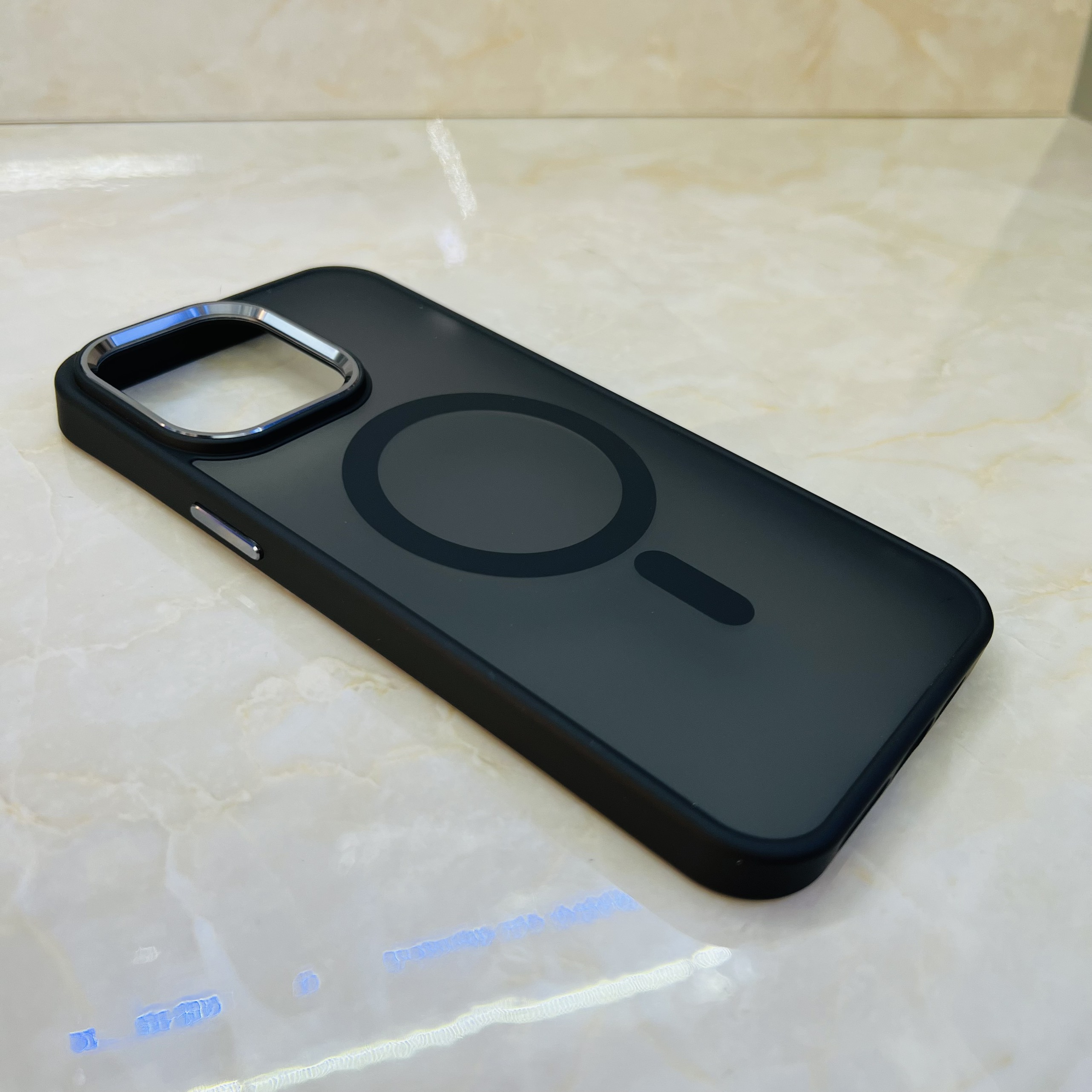 Hình ảnh Ốp lưng dành cho iPhone 14 Pro Max Filada nam châm viền màu- Hàng chính hãng